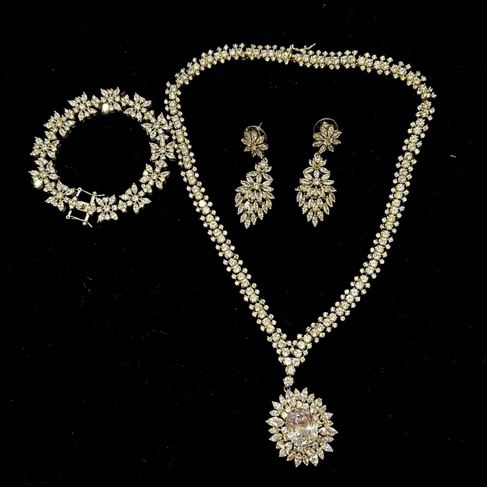 Bridal set necklace, earrings, bracelet.